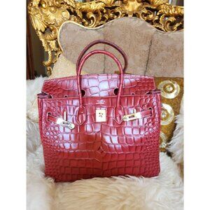 Luxurious burgundy-red crocodile alligator Gorgeous Birkin stylish gold hardware